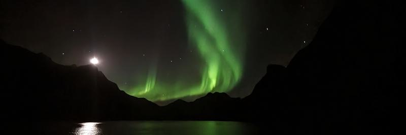 Segeln unter dem Polarlicht